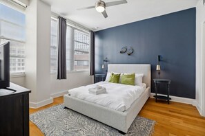 1 chambre, fer et planche à repasser, draps fournis