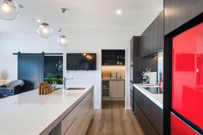 Kühlschrank, Mikrowelle, Geschirrspüler