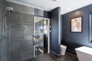 Shower, hair dryer - Surfing Fox - Foxton Beach Holiday Home (Foxton)