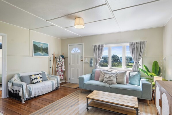 Living area - Foxton Breeze - Foxton Beach Holiday Home (Foxton)