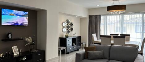 Huoneisto, 3 makuuhuonetta, parveke | Oleskelualue