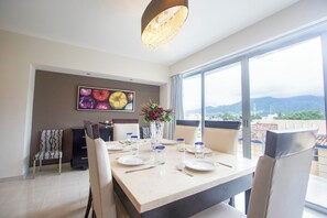 Apartment, Balcony, Mountain View | In-room dining