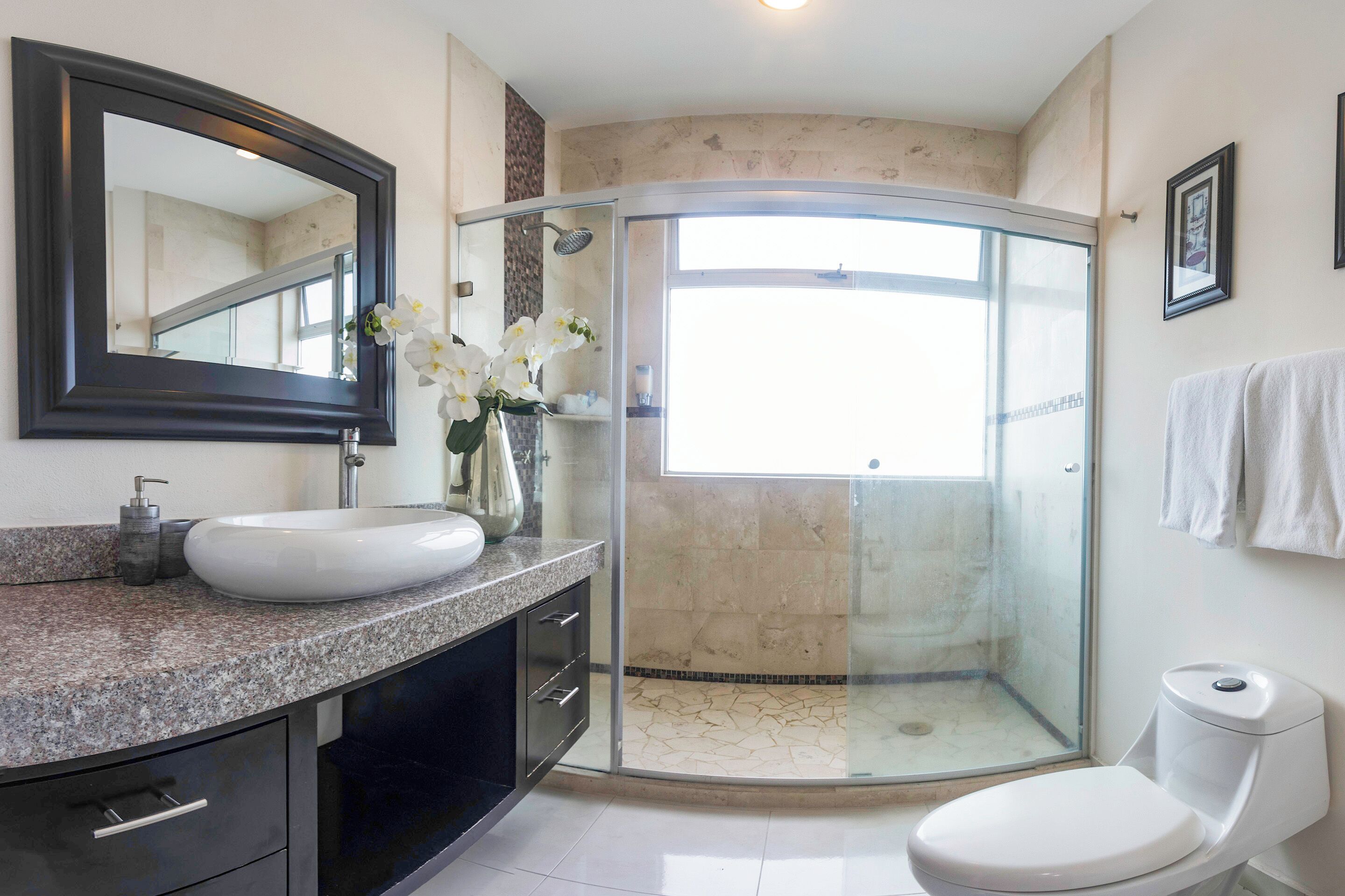 Departamento, balcón, vista a la montaña | Baño