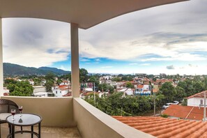 Departamento, balcón, vista a la montaña | Vista del balcón
