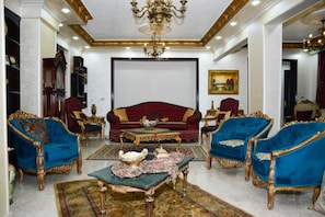 TV - Crystal pyramid inn (Giza)