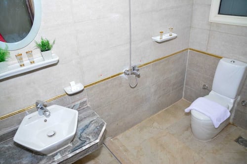 Comfort Twin Room, Mountain View | Bathroom | Shower, free toiletries, hair dryer, slippers