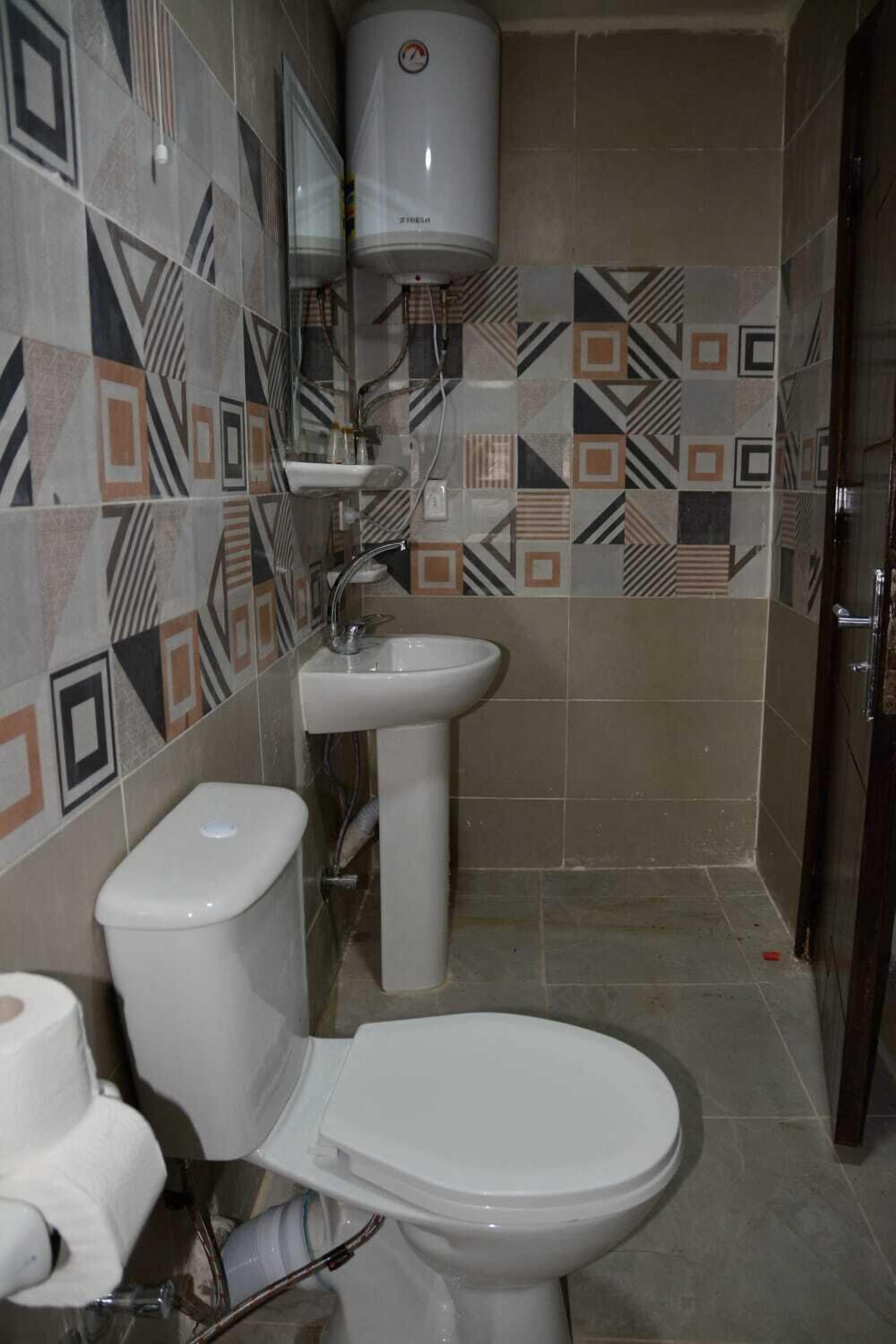 Photo - Crystal pyramid inn