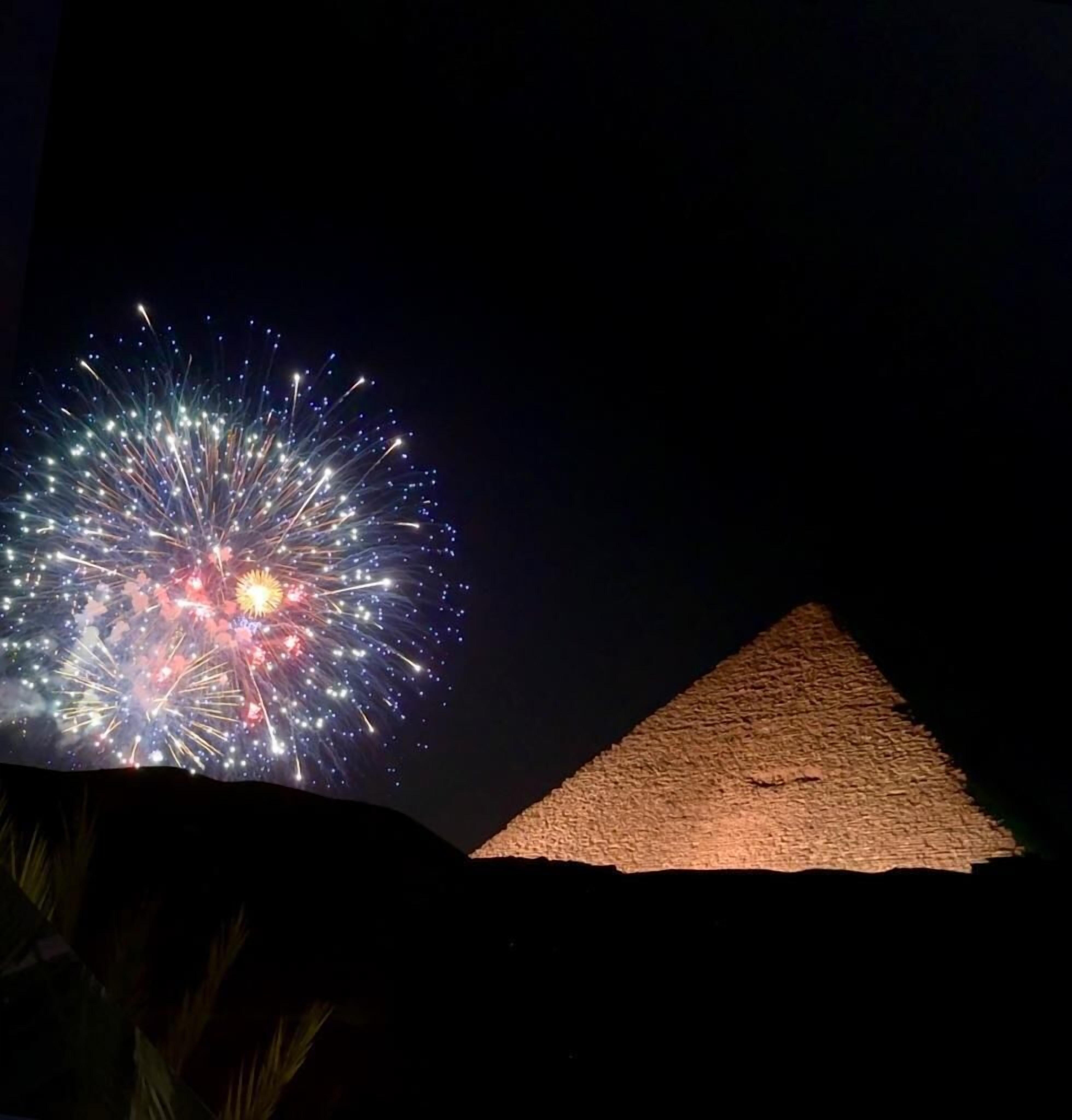 Photo - Crystal pyramid inn