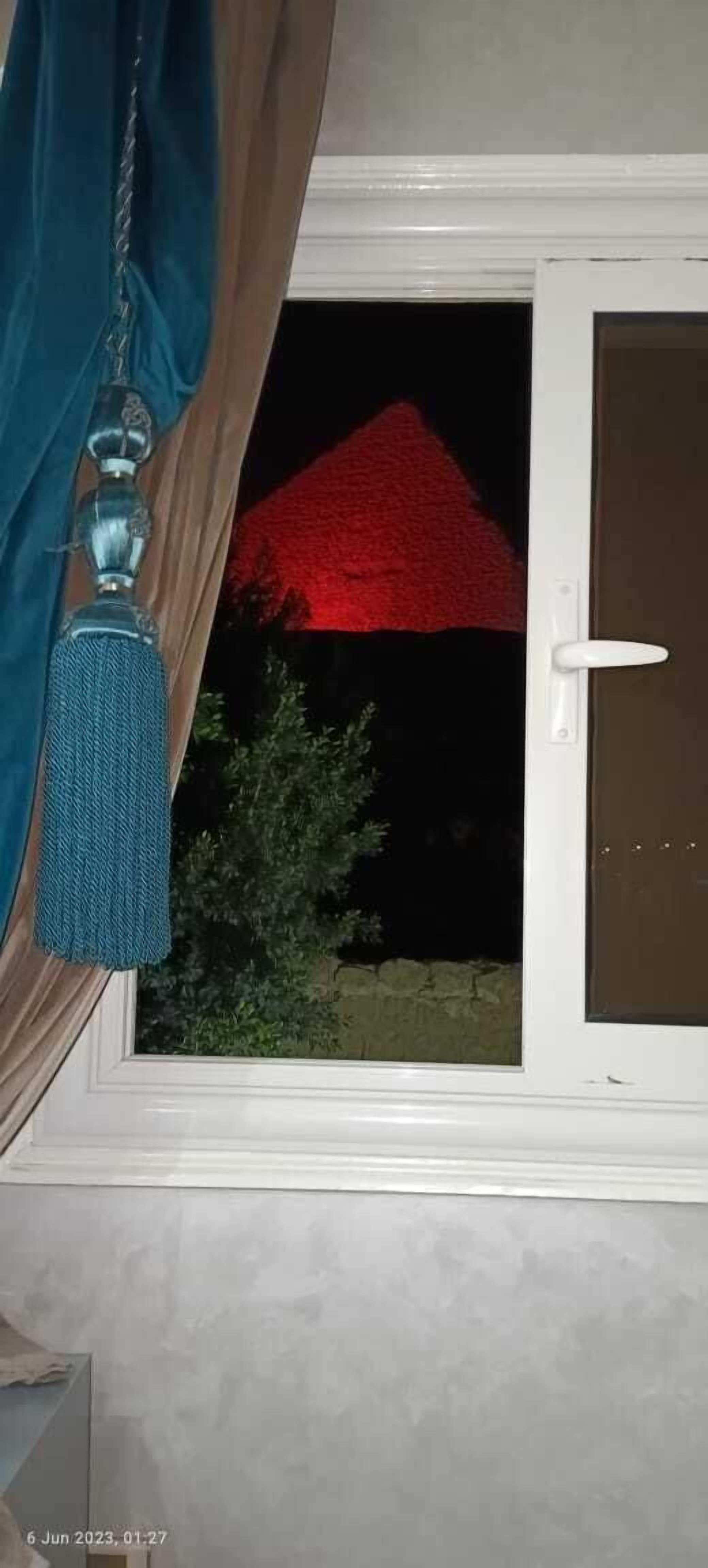 Photo - Crystal pyramid inn