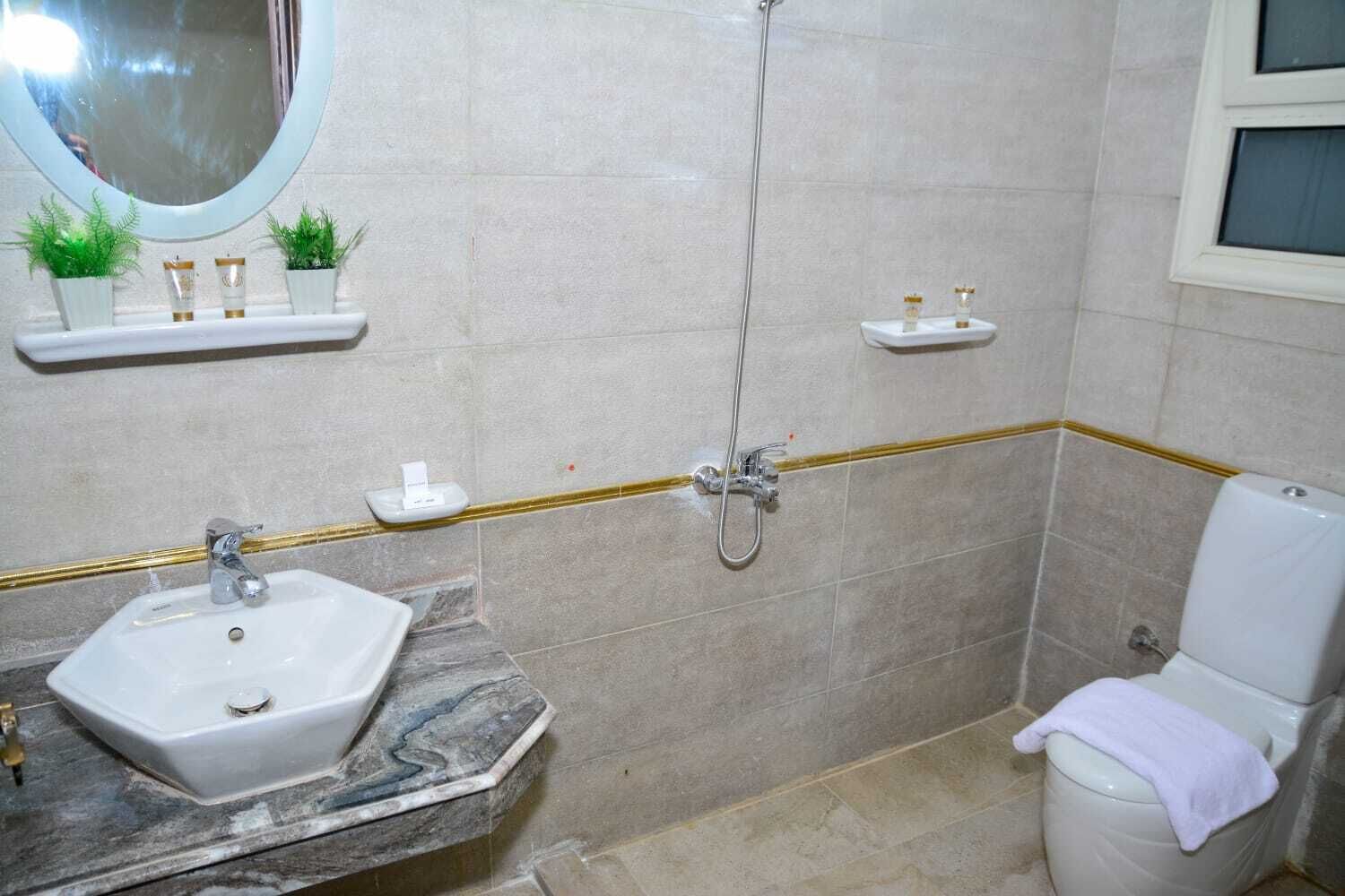 Foto - Crystal pyramid inn