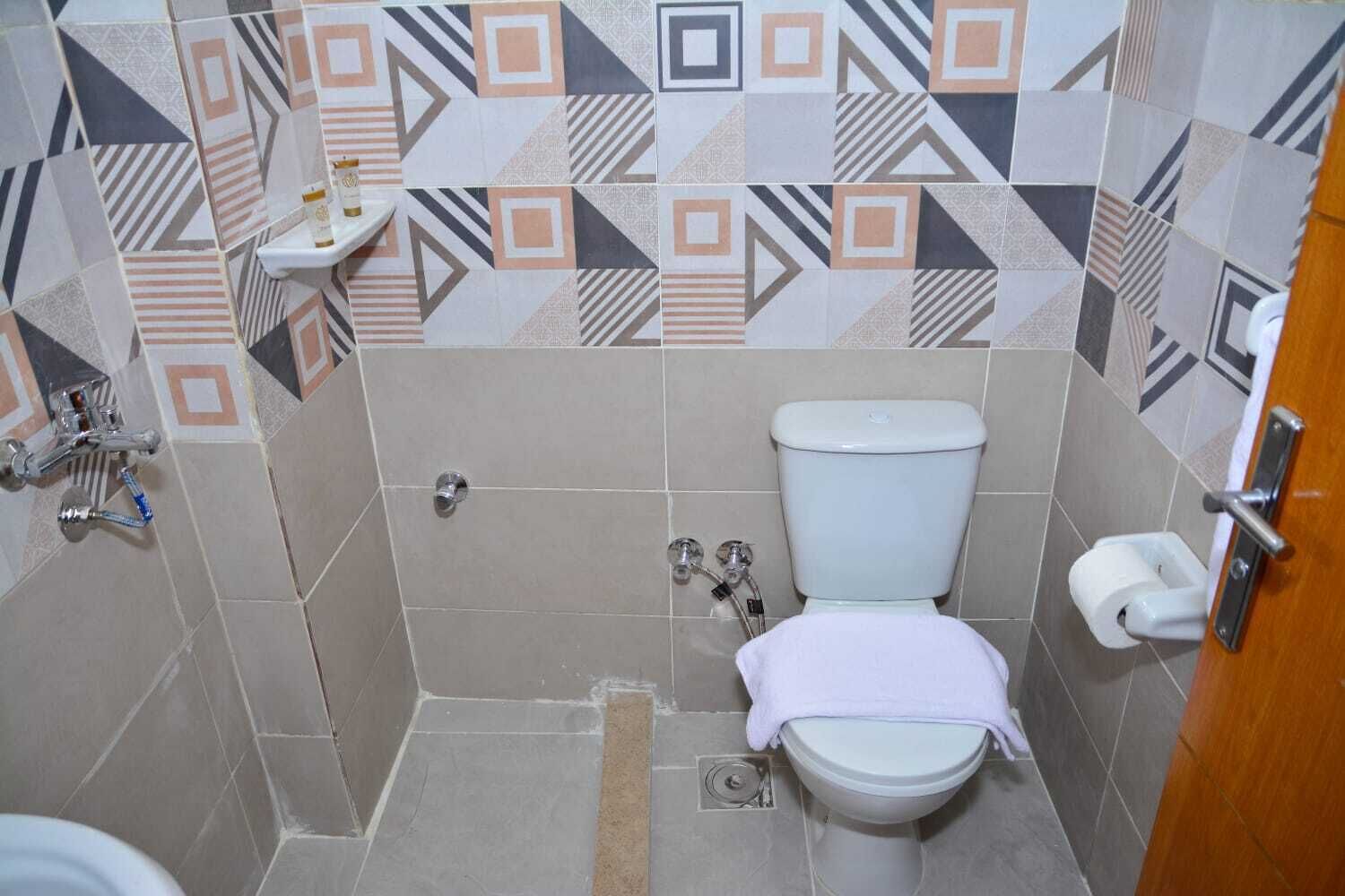 Photo - Crystal pyramid inn