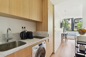 Fridge, microwave, coffee/tea maker, toaster - TBS 167 - Refined and bright studio (Paris)