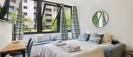 Bureau, Wi-Fi, literie fournie