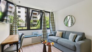 TV - TBS 167 - Refined and bright studio (Paris)