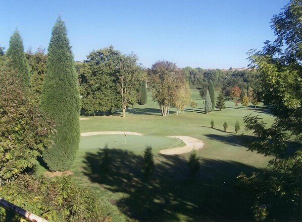 A golf course with sand bunkers, trees, and a clear sky. - Les Cimes du Mont Royal (Montrejeau)