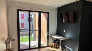 Bureau, espace de travail pour ordinateur portable, Wi-Fi gratuit