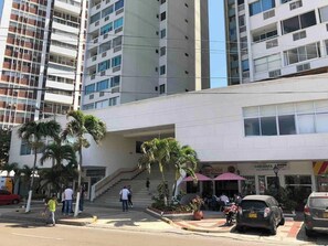 Exterior - Casa OZ - Modern, Sleek and Spacious 3 bedroom condo in Bocagrande Cartagena (Cartagena de Indias)