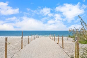 Sun loungers, beach towels - 17 Palms Beach House with heated private pool and Tiki hut bar (St. Augustine)