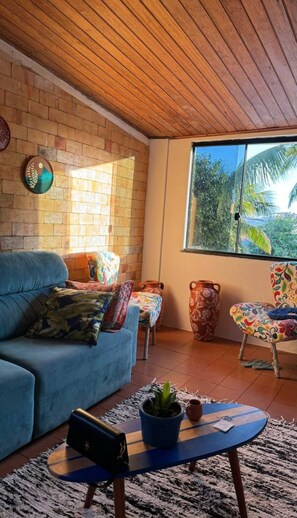 Living area - Charming , confortable , relaxing , quiet & by the ocean , the Studio Casazul
(Salvador)