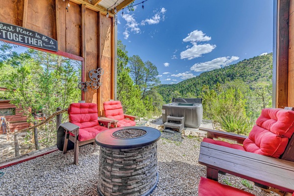 Ruidoso Vacation Rental | 1BR | 1BA | 1,075 Sq Ft | Steps Required to Enter