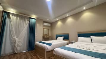 Deluxe-Vierbettzimmer | Bettwäsche aus ägyptischer Baumwolle, hochwertige Bettwaren, Minibar