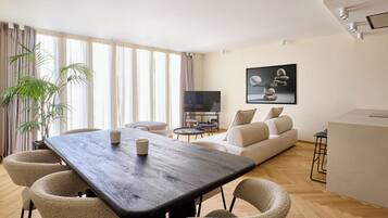 42-tommers smart-tv med satellitkanaler, Netflix, streamingtjenester