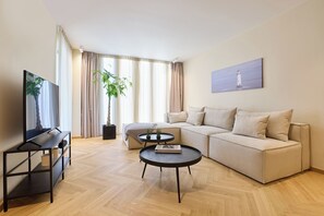 42-inch Smart TV with satellite channels, Netflix, streaming services - The Samirah Luxury Residences (Elliniko-Argyroupoli)