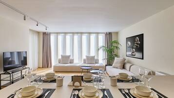 Superior Penthouse, 2 Bedrooms, Hot Tub, Mountain View | Living area