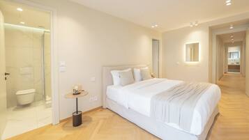 Departamento superior | Ropa de cama de alta calidad y caja de seguridad en la habitación