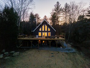 Exterior - The Perfect Modern Killington Getaway
Hot tub-Sauna-Movie Room-Speakeasy-VIEWS! (Killington)