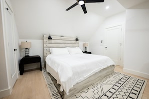 4 bedrooms, desk, iron/ironing board, free WiFi