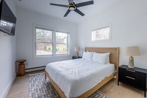 3 habitaciones, tabla de planchar con plancha, wifi y ropa de cama 