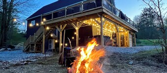 Cozy Killington Cabin-Style Home
Hot tub-Sauna-Ping pong-Grill-Wood Stove-VIEWS!