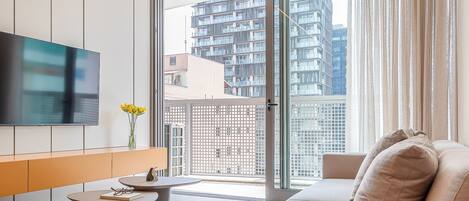 Apartamento superluxo | Área de estar | Smart TV 32 polegadas com canais digitais