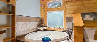 Family Friendly Cottage - Game Room+firepit+smores