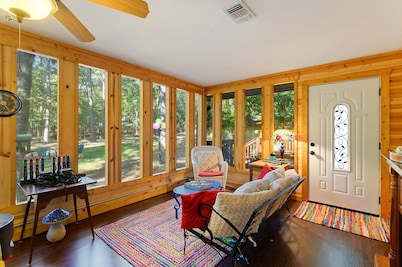 Family Friendly Cottage - Game Room+firepit+smores