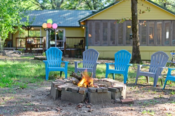 Property grounds - Family Friendly Cottage - Game Room+firepit+smores (Broken Bow)