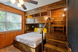 House, Multiple Beds, Patio, Garden View (Welcome Home Cottage) | 3 bedrooms, individually decorated, individually furnished, bed sheets