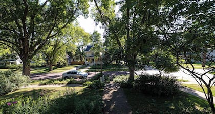 Bohemian 3-bedroom house with private yard in charming neighborhood