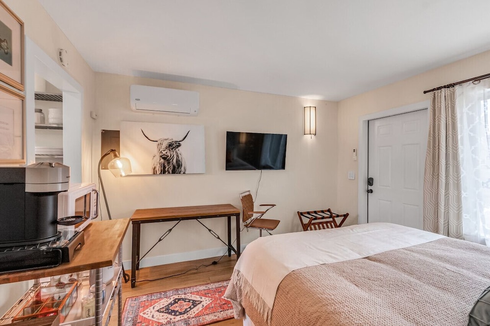 NEW! Two Blocks From BART Concord Vrbo