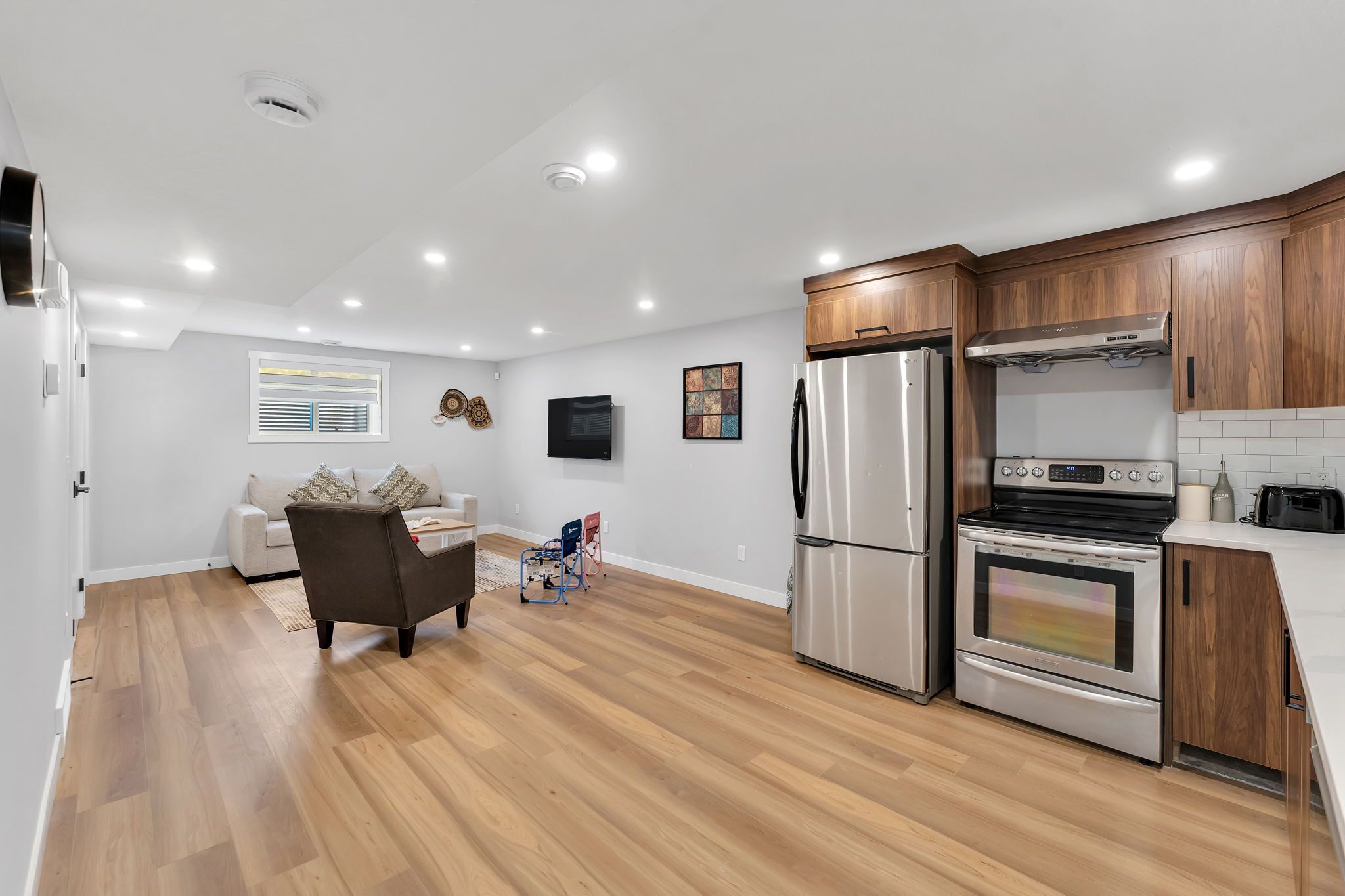 雪櫃、微波爐、焗爐、爐具