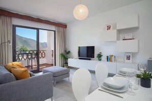 Smart TV, offices - Delightful Apartment with Picturesque Views (Mijas)