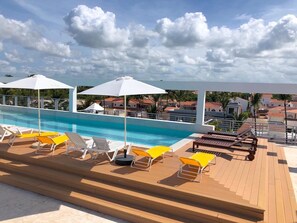2 outdoor pools