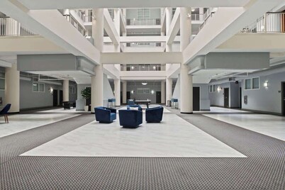 Downtown Indy 2BR-Stadium, Convention - Arcade Games, Skywalk Access