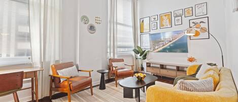 TV, videogames, mesa de pingue-pongue, escritórios