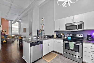 Downtown Indy 2BR-Stadium, Convention - Arcade Games, Skywalk Access