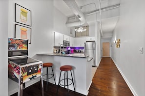 Fridge, microwave, oven, stovetop - Downtown Indy 2BR-Stadium, Convention - Arcade Games, Skywalk Access (Indianapolis)