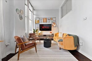 TV, video games, ping pong, offices - Downtown Indy 2BR-Stadium, Convention - Arcade Games, Skywalk Access (Indianapolis)