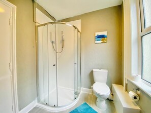 Camera doppia, bagno in camera (Super King Double Room) | Bagno | Set di cortesia gratuito, asciugacapelli, sapone, shampoo