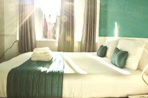 Standard Double Room, Ensuite | Blackout drapes, iron/ironing board, free WiFi, bed sheets - Blackpool Seaside Hotel (Blackpool)